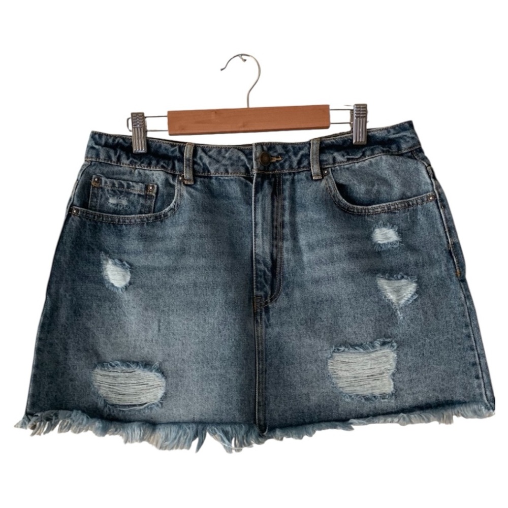 🌵 Forever 21 FrayedDistressed Denim Mini Skirt sz 31